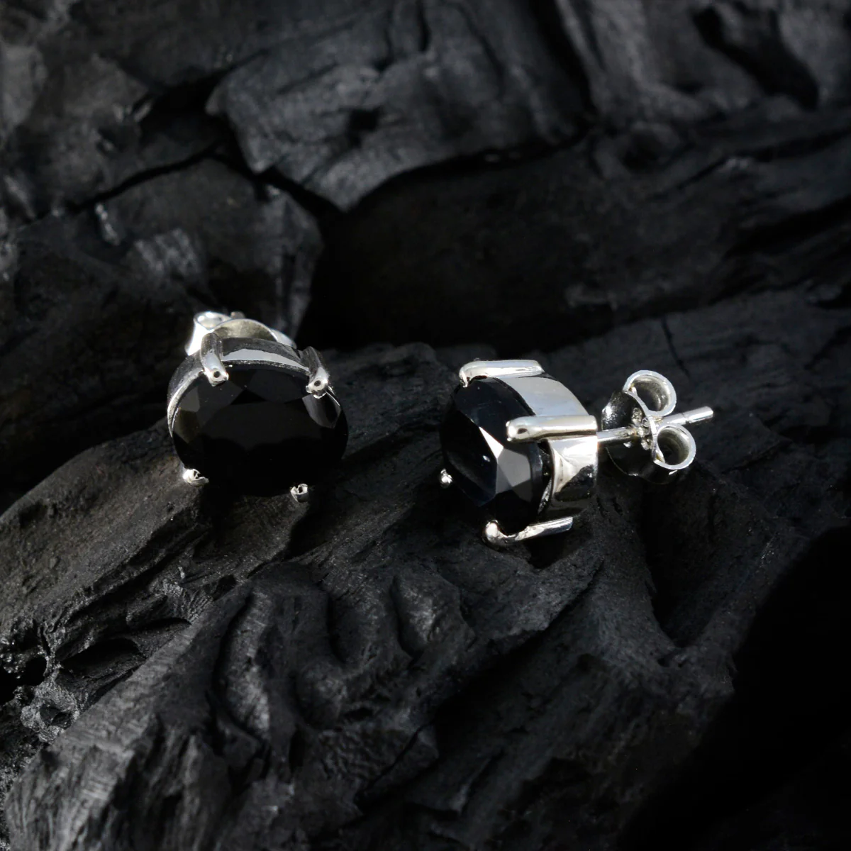 Black Onyx Latin American Yasmin Solitaire Stud Black Silver Earring - Image 4