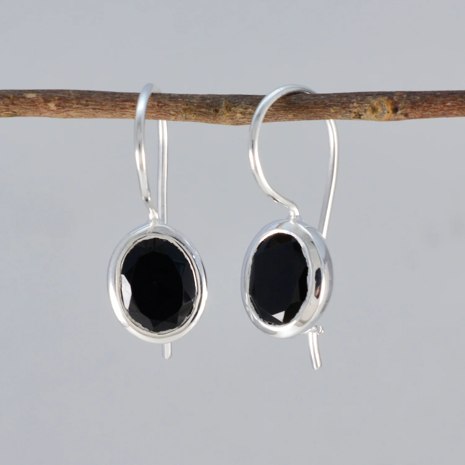 Black Onyx Middle Eastern Mei Solitaire Dangle Black Silver Earring - Image 2