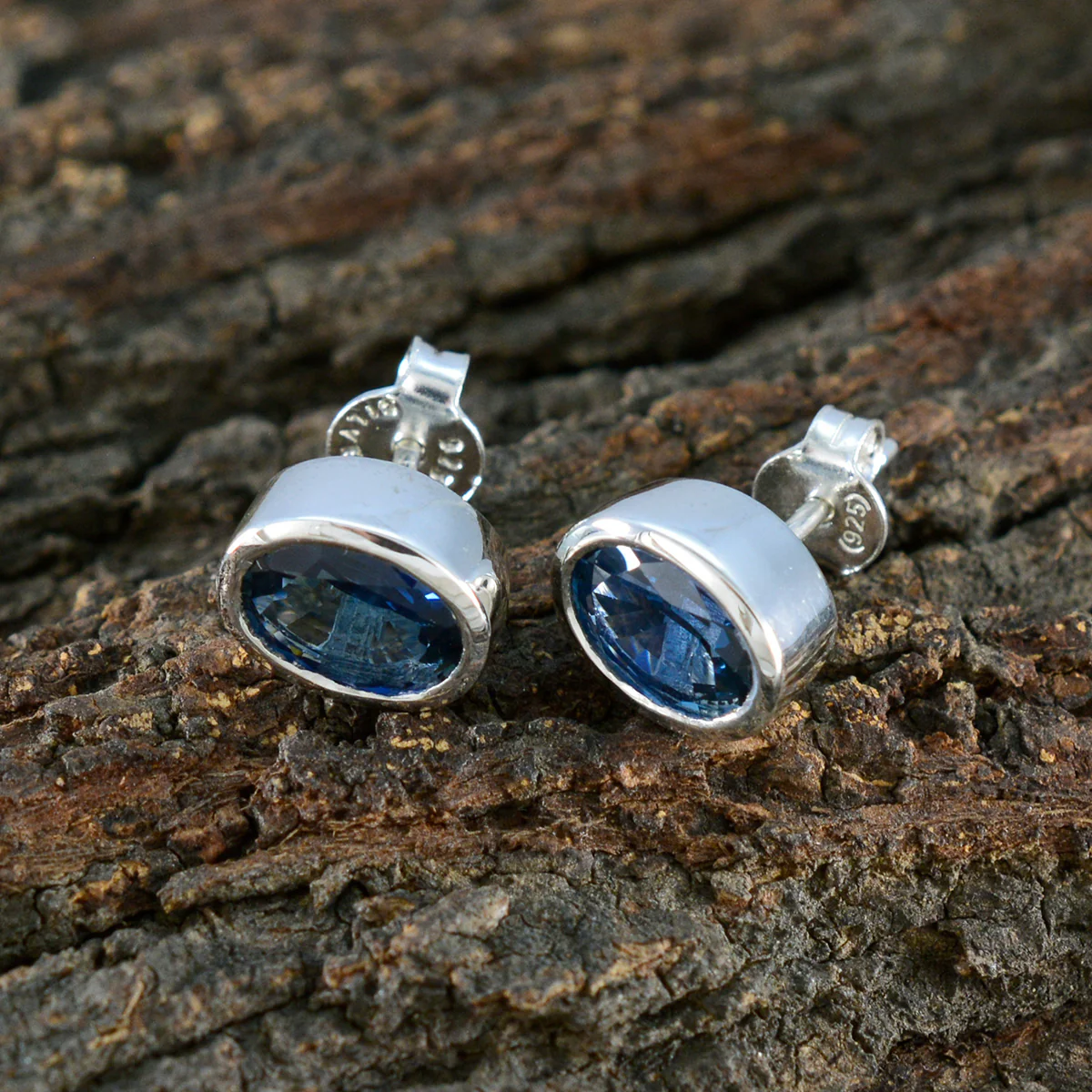 Blue Sapphire African Pilar Solitaire Stud Blue Silver Earring - Image 4