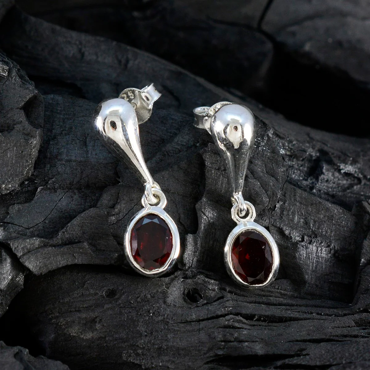 Garnet American Riley Solitaire Stud Red Sterling Silver Earring - Image 3