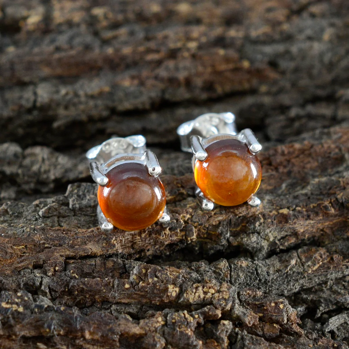 Garnet American Rileya Solitaire Stud Red Silver Earring - Image 4