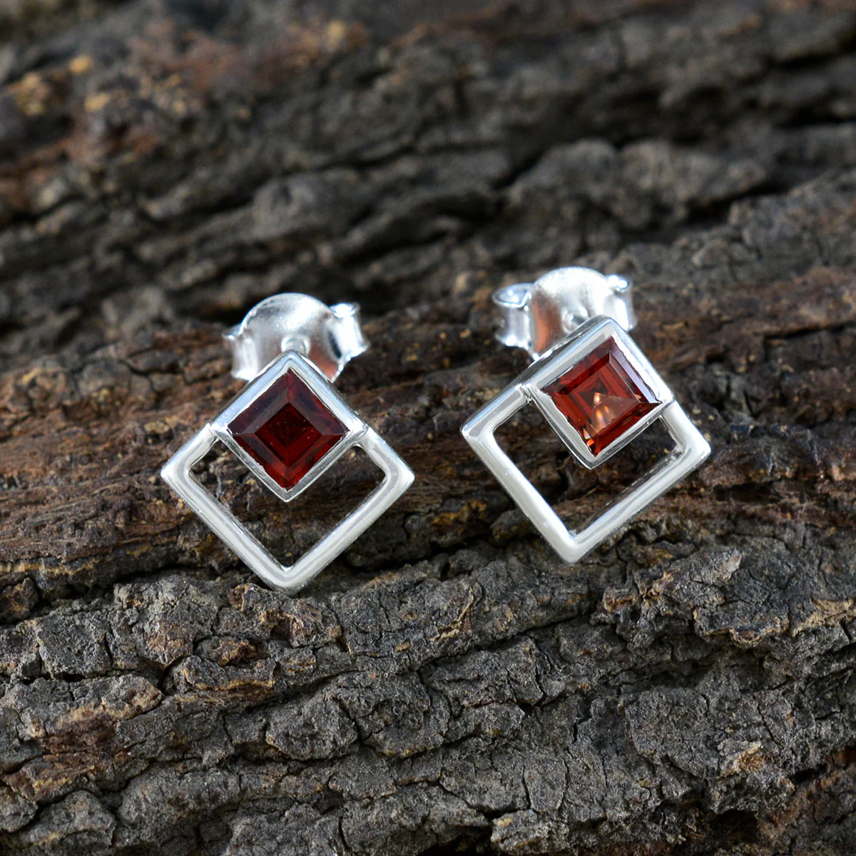 Garnet Middle Eastern Amanda Solitaire Stud Red Silver Earring - Image 3