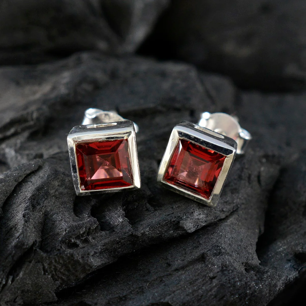 Garnet Moroccan Alejandra Solitaire Stud Red 92.5 Silver Earring - Image 2