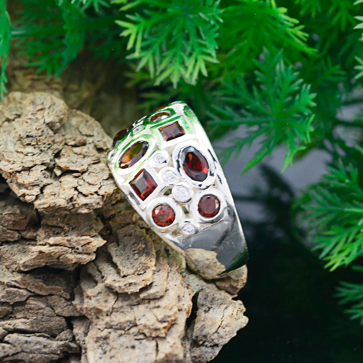 Garnet multiple Russian Sterling Silver Red Gemstones Mid-weight Modern Ring Jewellery - Image 2