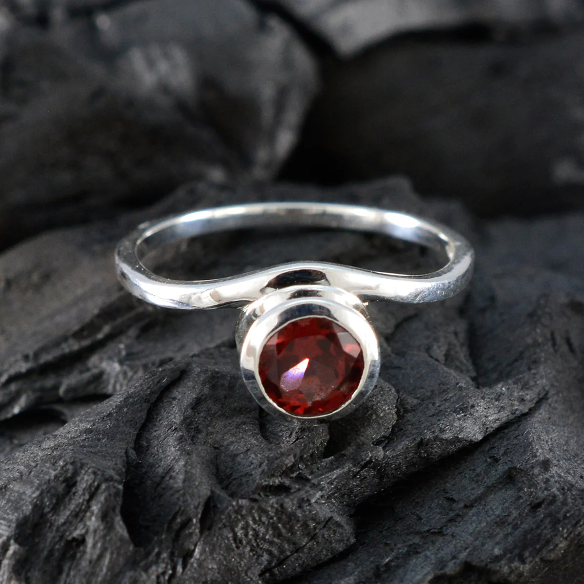 Garnet Solitaire Japanese Silver Red Gems Delicate Luxurious Ring Jewelry - Image 4