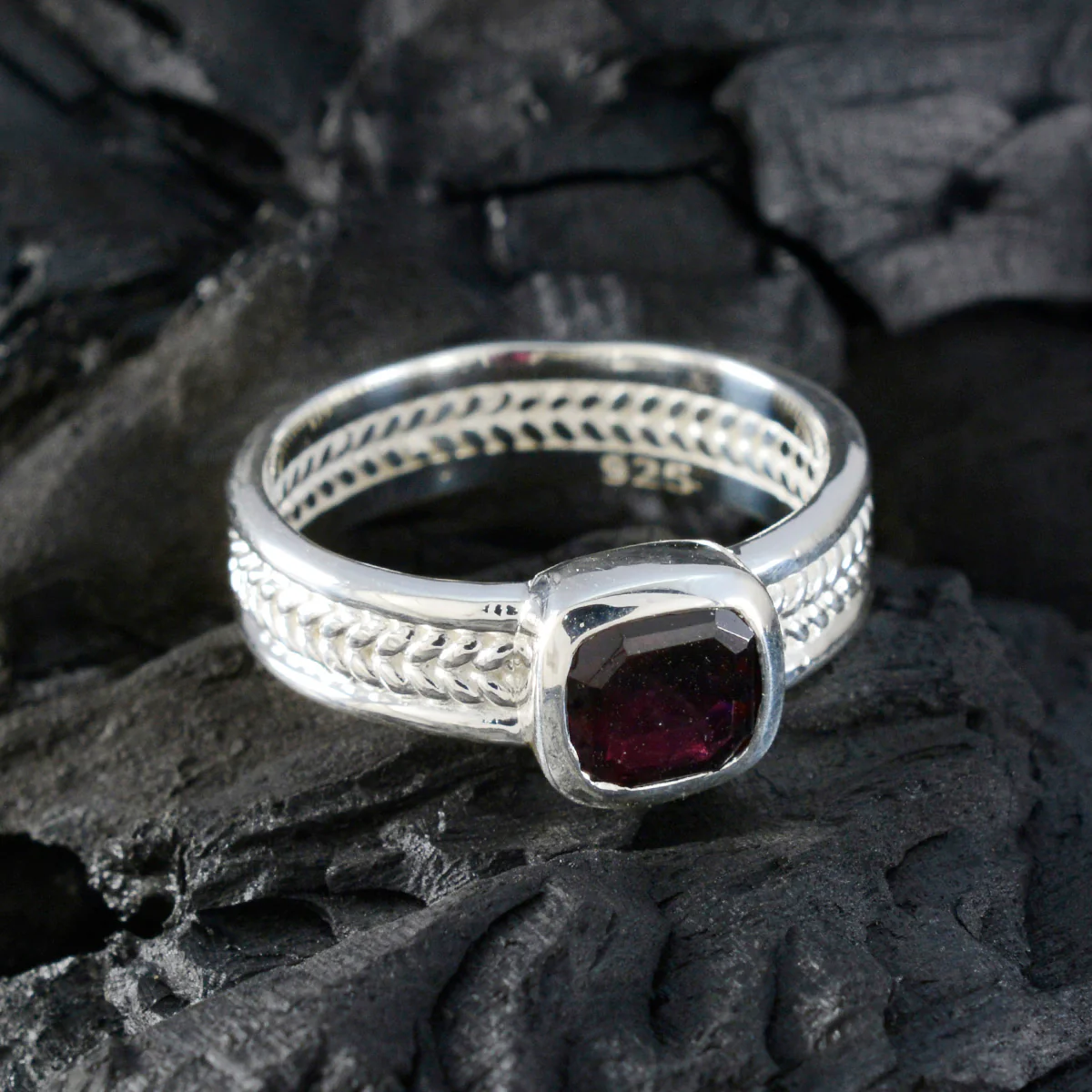 Garnet Solitaire Middle Eastern Silver Red Gems Mid-weight Rope-Wire Band Jewelry - Image 4