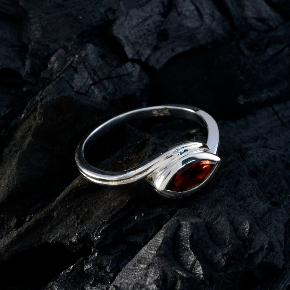 Garnet Solitaire Moroccan Silver Red Gemstone Featherlight Contemporary Ring Jewelry - Image 4