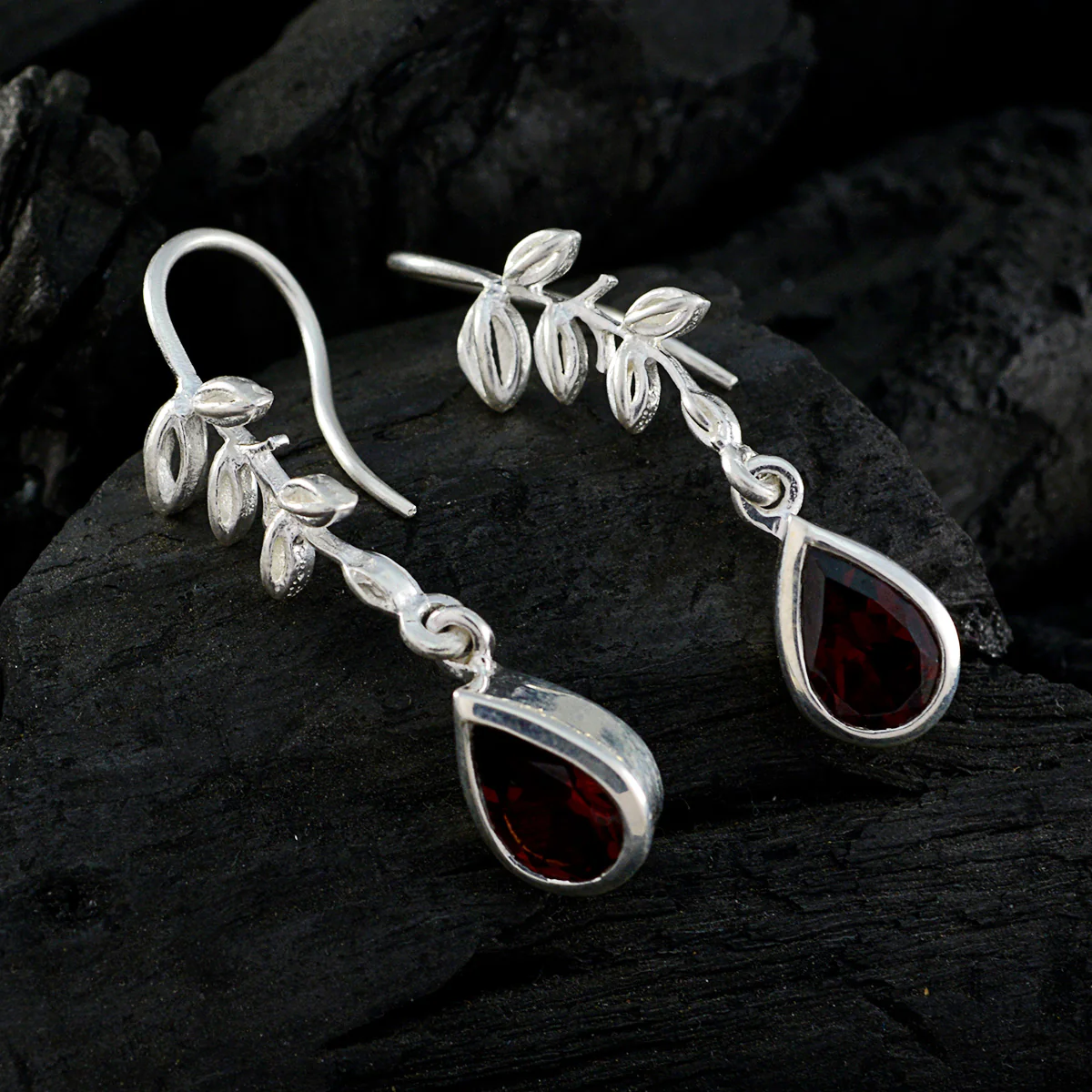 Garnet Spanish Julia Solitaire Dangle Red 925 Sterling Silver Earring - Image 3