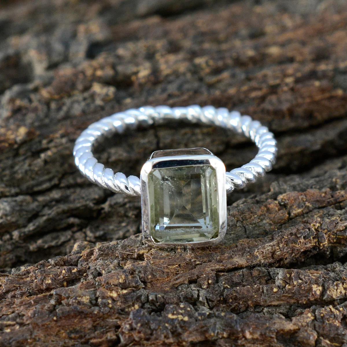 Green Amethyst Solitaire Egyptian Silver Green Gemstones Featherlight Modern Ring Jewellery - Image 3