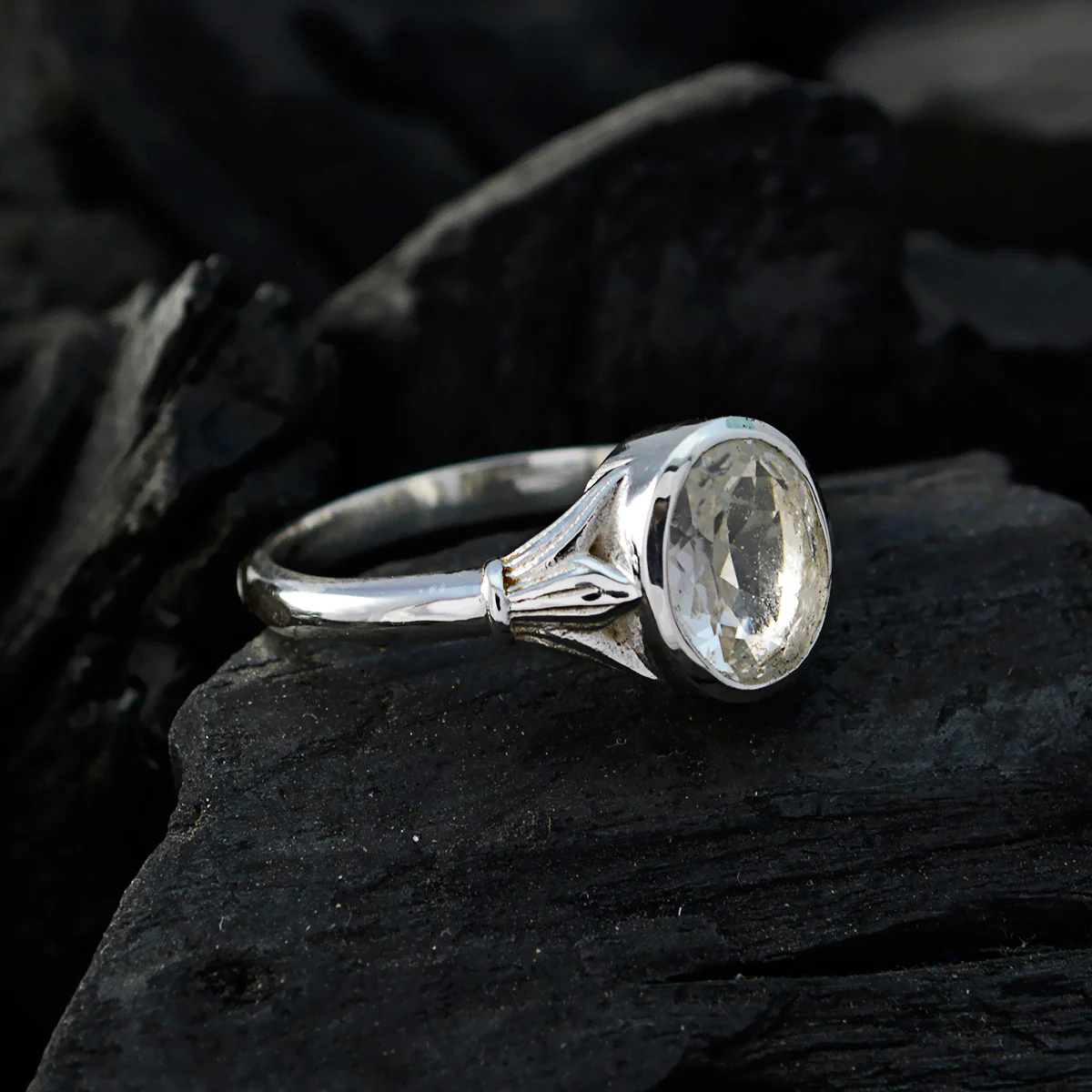 Green Amethyst Solitaire Russian Silver Green Gemstone Tiny Boho Ring Jewellery - Image 3