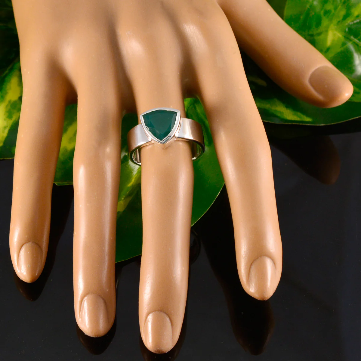 Green Onyx Solitaire Turkish 925 Silver Green Gemstones Eye-catching Signet Band Jewellery - Image 5