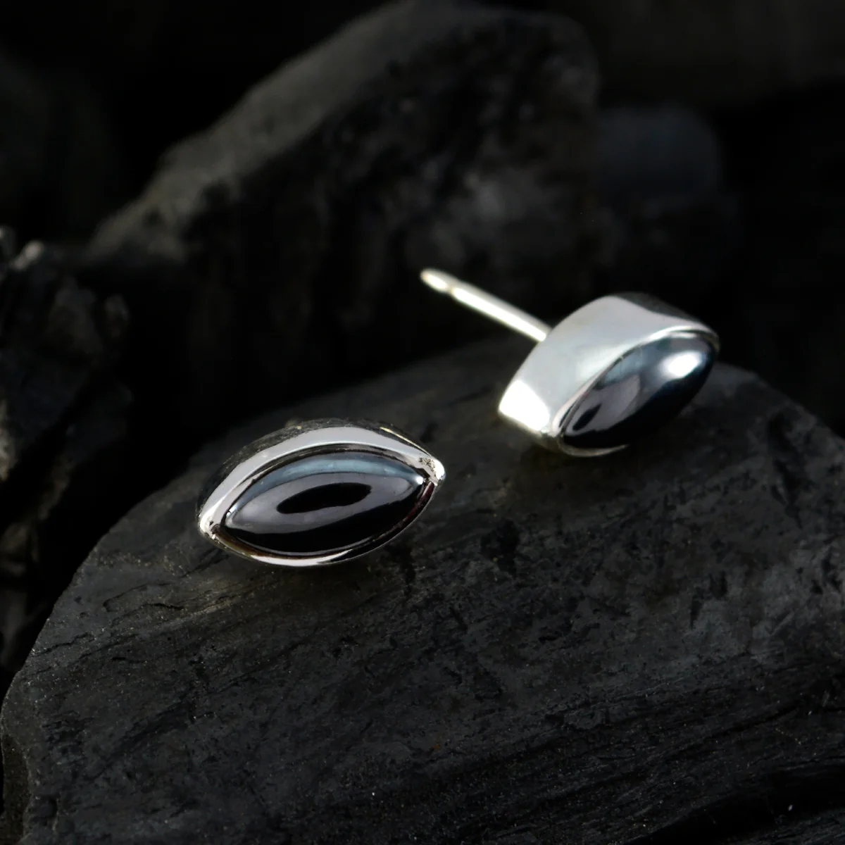 Gunmetal Korean María Solitaire Stud Gray 925 Silver Earring - Image 2