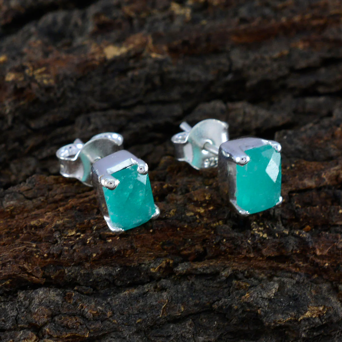 Indian Emerald Latin American Cecilia Solitaire Stud Green Silver Earring - Image 3