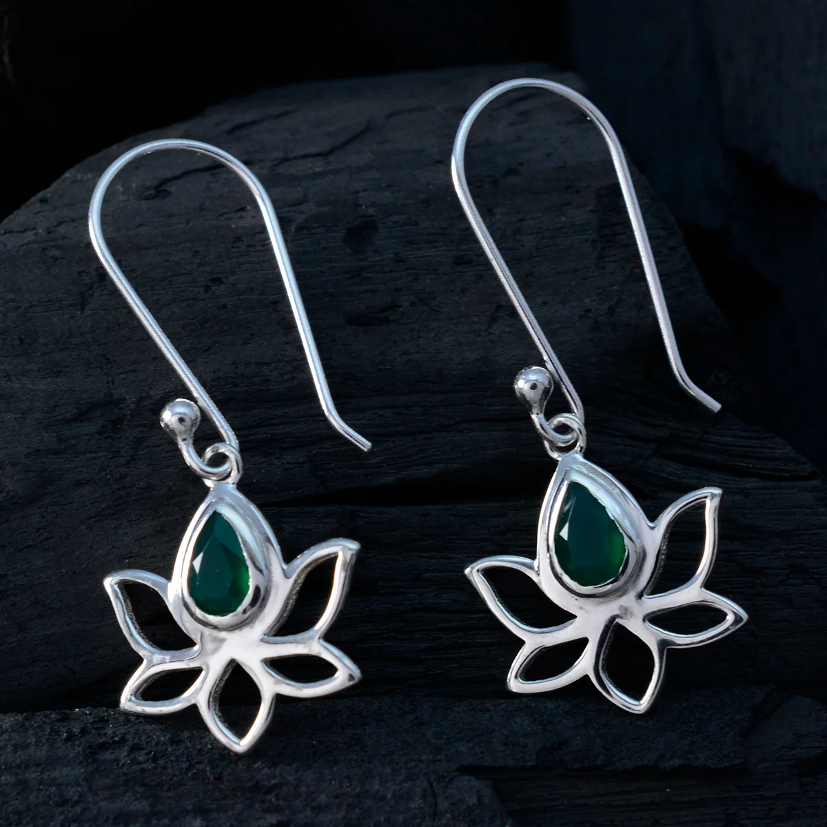 Indian Emerald Spanish Patricia Solitaire Dangle Green 925 Sterling Silver Earring - Image 2