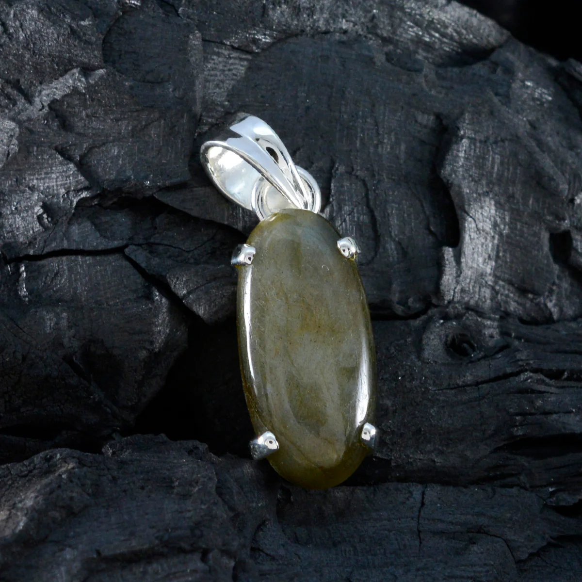Labradorite Eye-catching Russian 92.5 Silver Solitaire Isabella Sophisticated Gray Pendant Jewellery - Image 3