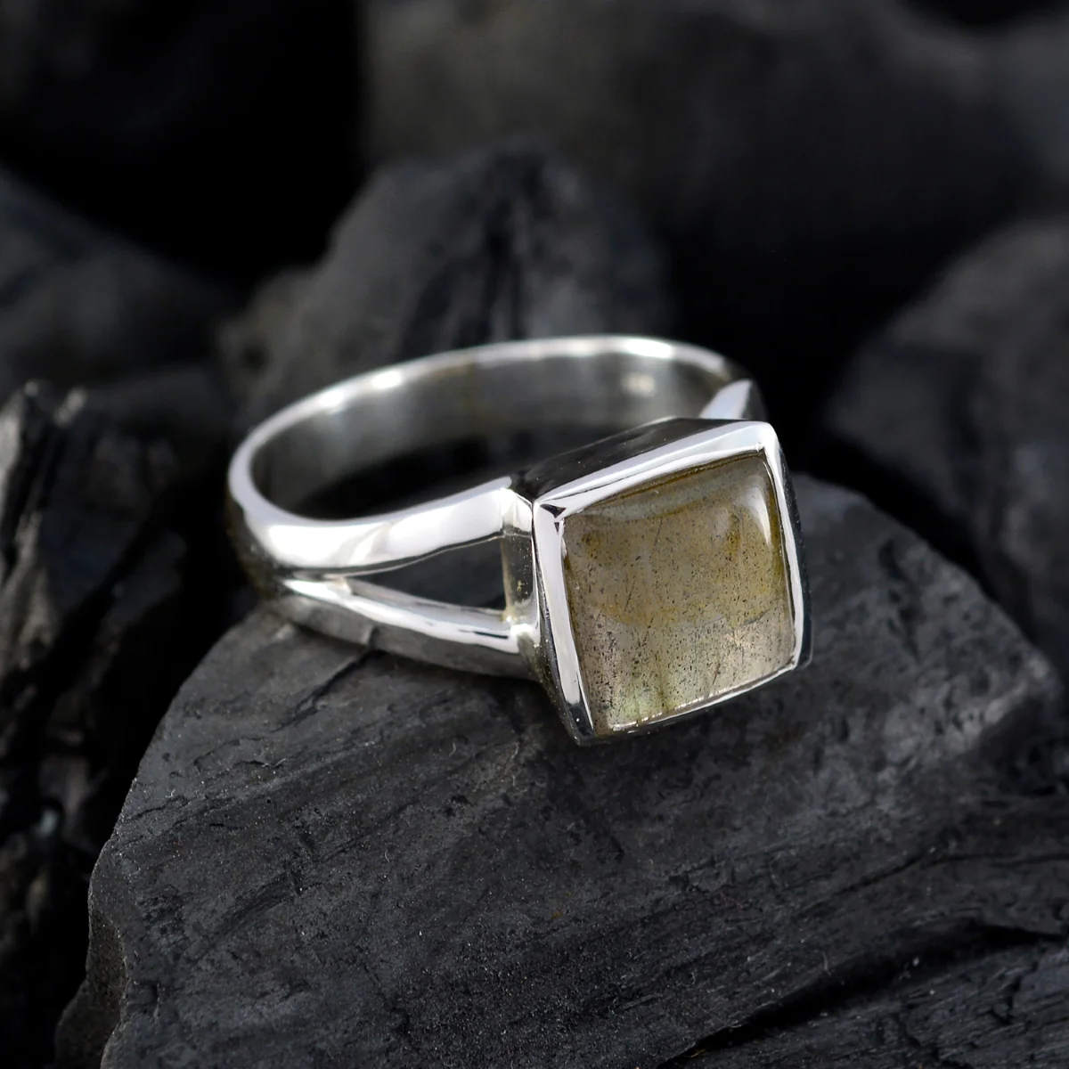 Labradorite Solitaire African Silver Gray Gemstone Eye-catching Armor Ring Jewelry - Image 5