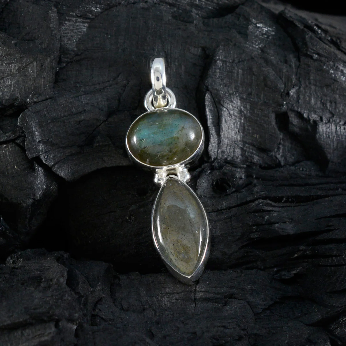 Labradorite Whisper-thin Latin American Silver Toi et Moi Freya Heart Gray Pendant Jewelry - Image 3