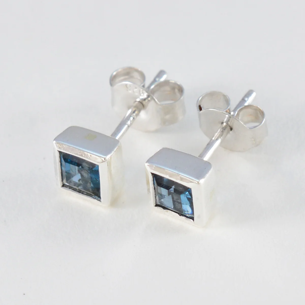 LBT Russian Julieta Solitaire Stud Blue Silver Earring - Image 3