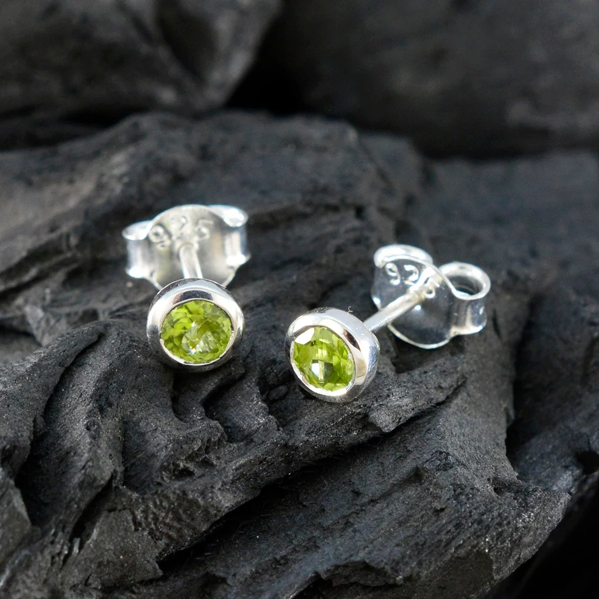 Peridot American Mei Solitaire Stud Green Silver Earring - Image 3
