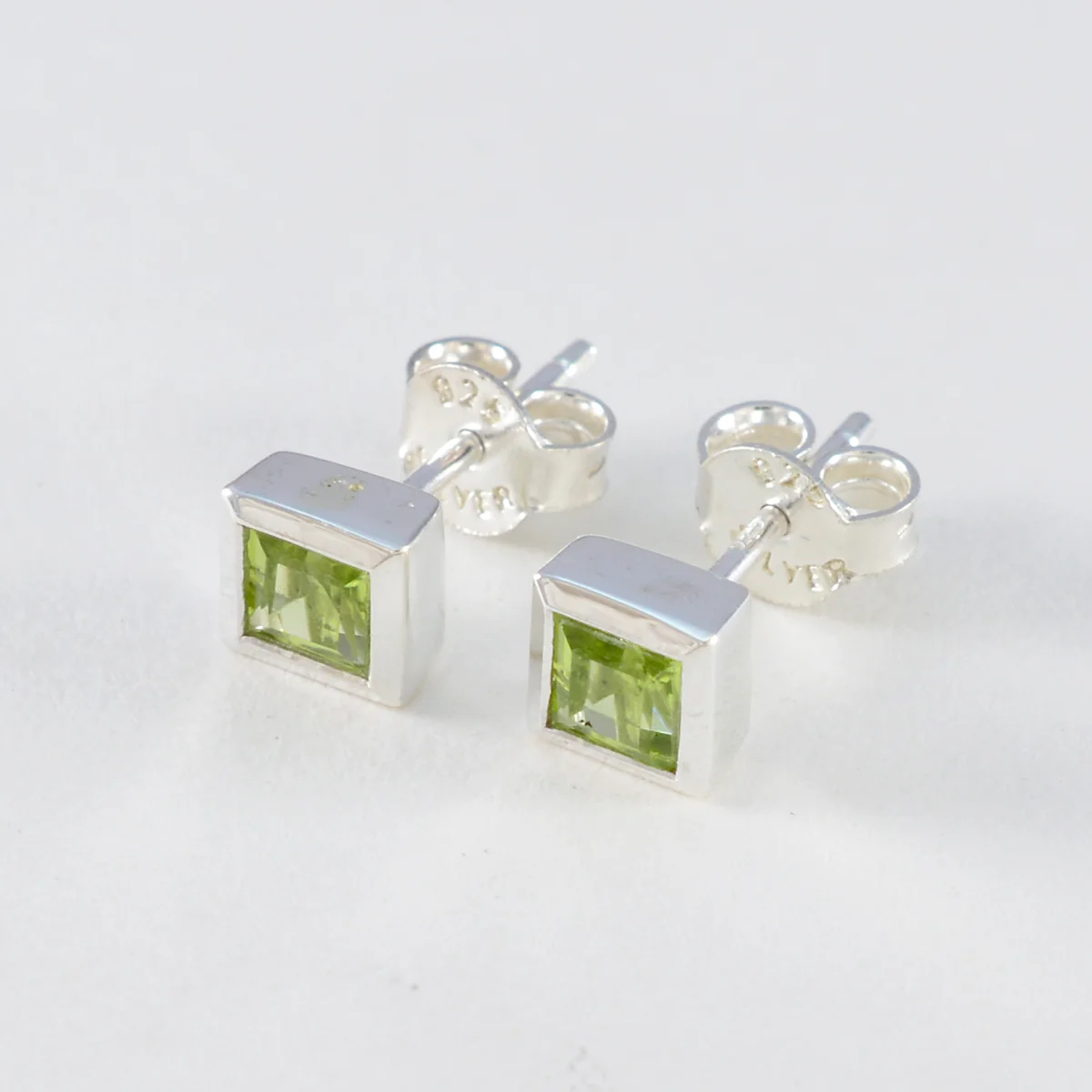 Peridot Moroccan Laura Solitaire Stud Green Sterling Silver Earring - Image 3
